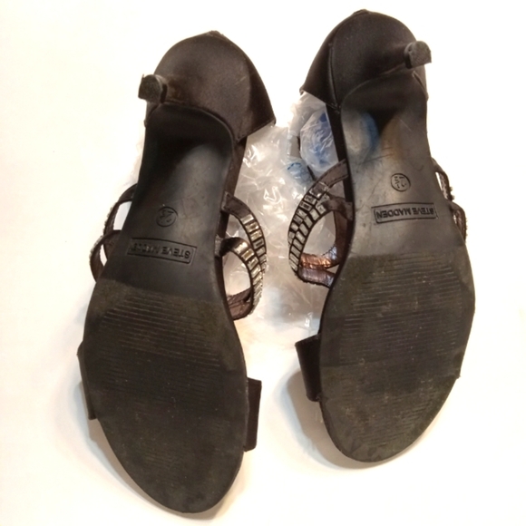 Steve Madden Sandal Black Satin Kitten Heel Back Zipper W 2.5 Embellished Flaw - Picture 5 of 6